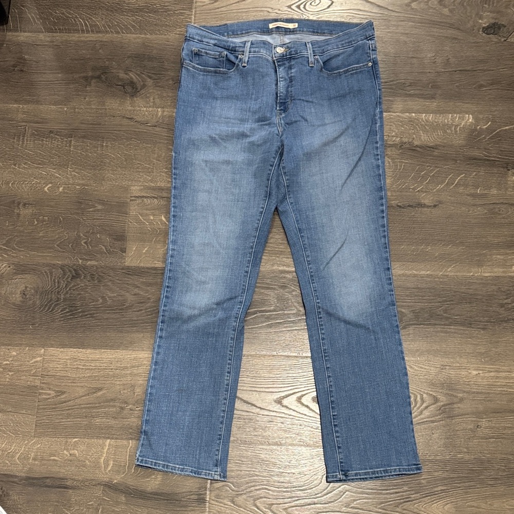 Women’s Straight-Leg Jeans in Medium Blue